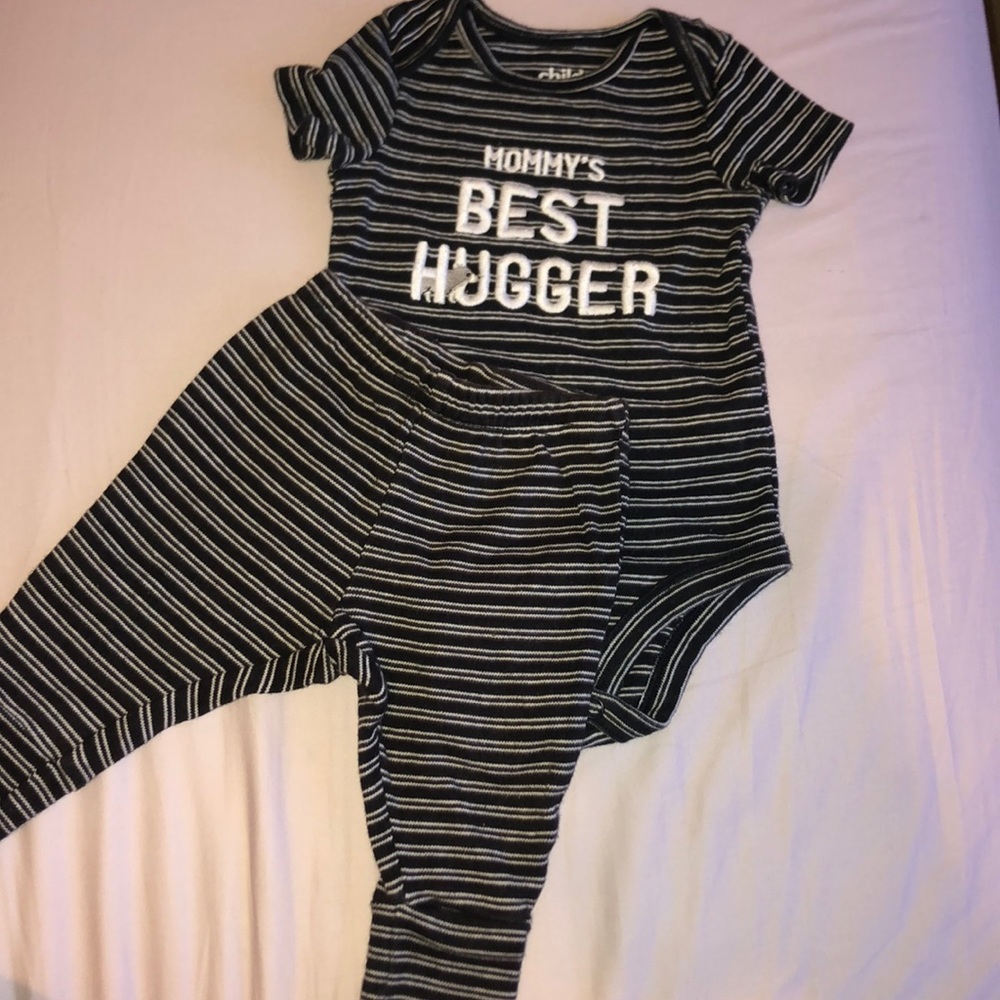 Carter’s mommy’s best hugger outfit